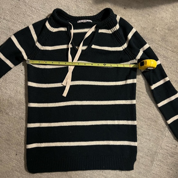 GAP V-Neck Drawstring Sweater - Picture 7 of 10